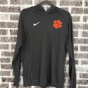 Large Men’s Nike DriFit Pullover